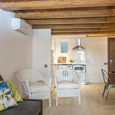 Apartment Center Two Bedrooms Apartment, In A 1870's Full Renewed Building