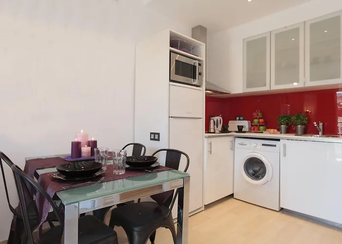 Apartment Center Two Bedrooms Apartment, In A 1870's Full Renewed Building *