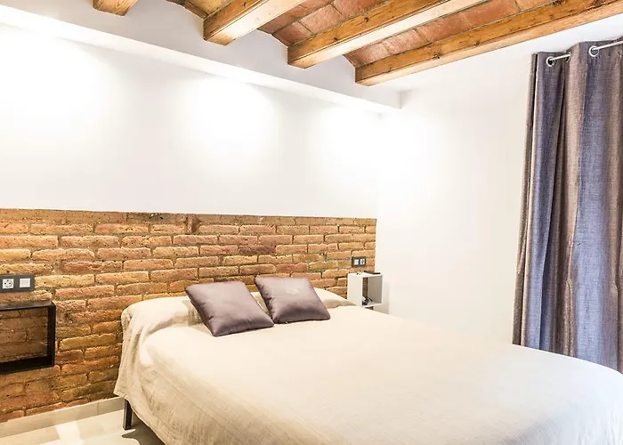 Center Two Bedrooms Apartment, In A 1870's Full Renewed Building