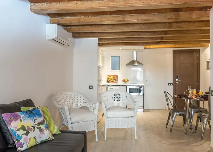 Apartment Center Two Bedrooms Apartment, In A 1870's Full Renewed Building