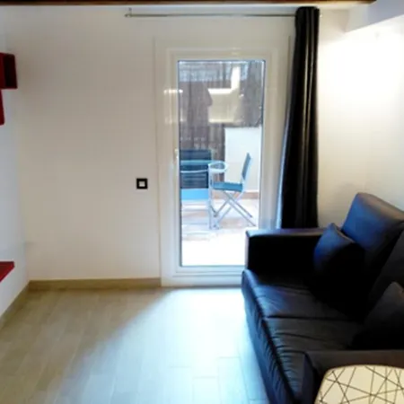 Center Two Bedrooms Apartment, In A 1870's Full Renewed Building דירה ברצלונה